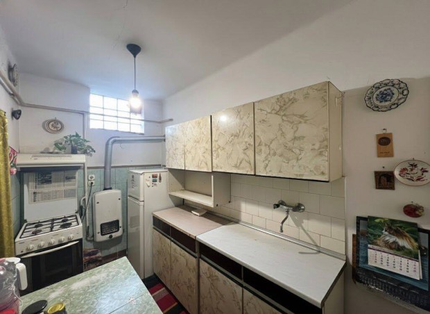 Losonc K�zben Sorh�z Elad�