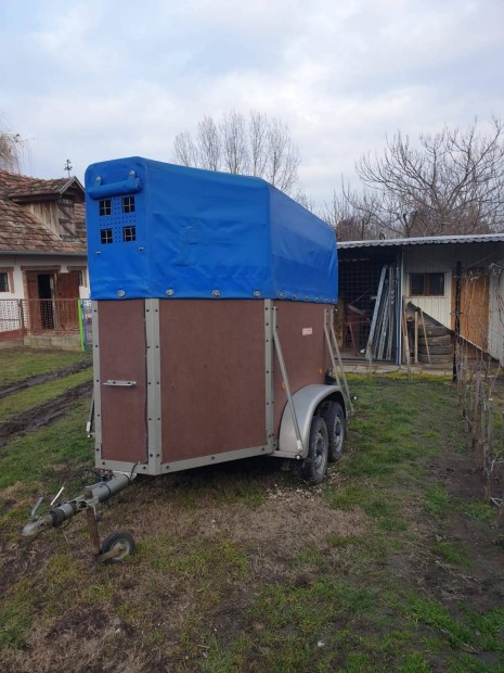 L�sz�ll�t� elad�! 