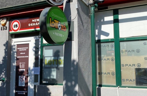 Lottózó, dohánybolt értékesítő