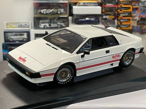 Lotus Esprit Turbo 1982 1:18 1/18 Autoart 70062