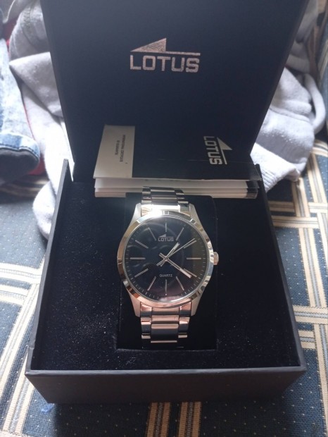 Lotus karóra új