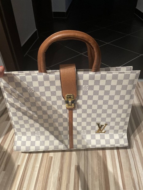 Louis Vuitton Nem eredeti!!!!