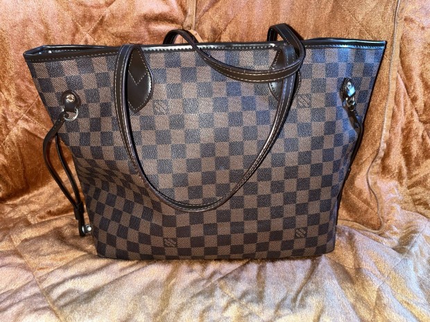 Louis Vuitton Táska