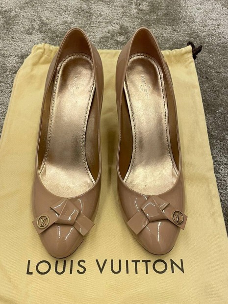 Louis Vuitton magassark 39