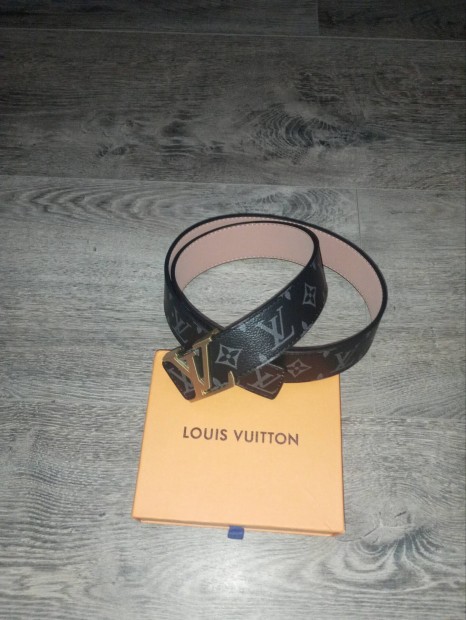 Louis Vuitton v 