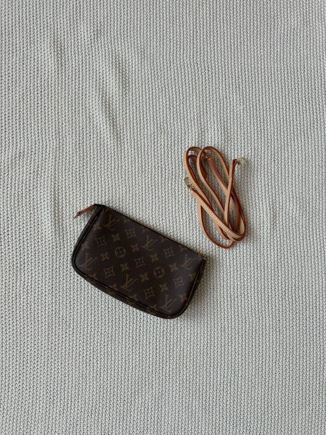 Louis Vuitton pochette tska pnttal