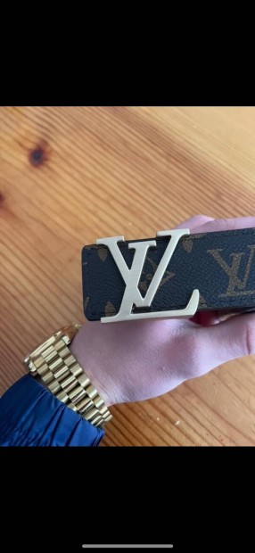 Louis vuitton' felirat v belt elegante j