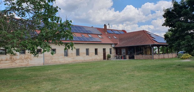 Lovarda - Komplexum v�s�rl�s- Befektet�s - M�k�d� gazdas�gi egys�g