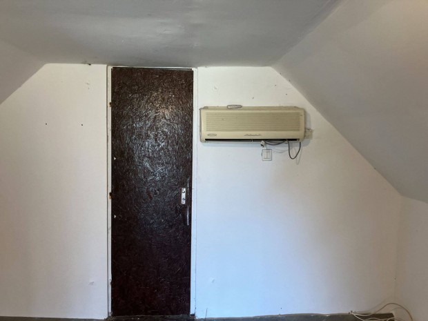 Lovasber�ny, J�noshegyen h�z elad�