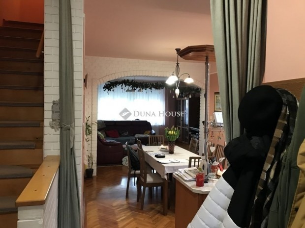 Lovasber�ny falu k�zpontj�ban 180 m2-es h�z