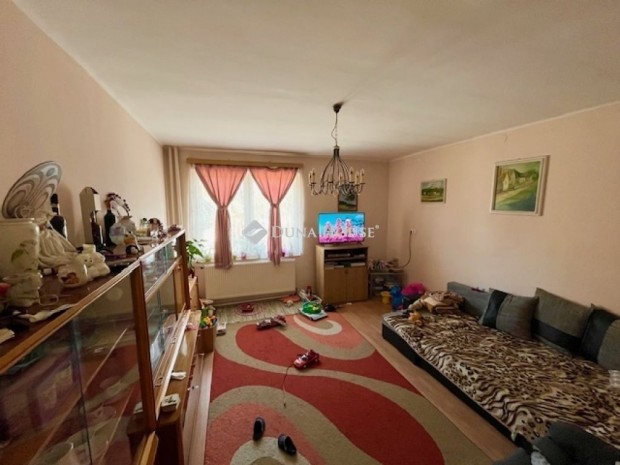 Lovasber�nyi 175 nm-es h�z elad�