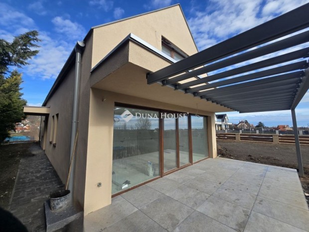 Lovasi 123 nm-es h�z elad�