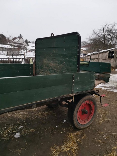 Lovaskocsi elad� Hern�dr�l