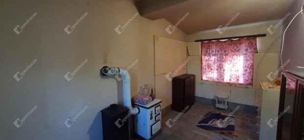 Lov�szi elad� csal�dih�z