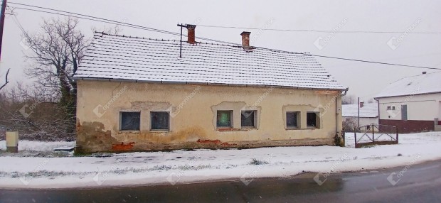 Lov�szii elad� 106 nm-es h�z