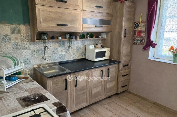 Lov�szii elad� 120 nm-es h�z