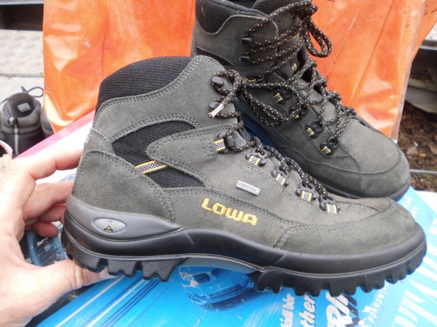 Lowa Gtx szrke br 44.5-es trabakancs elad,