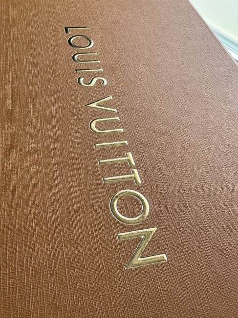 Luis Vuitton napszemuveg  doboza 