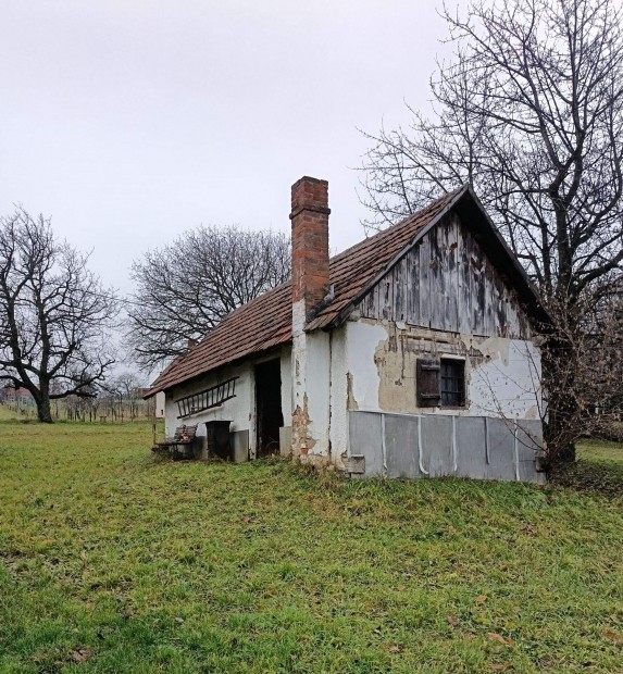 Luk�csh�zi Cs�m�tei-sz�l�hegyen z�rtkerti ingatlan Elad�