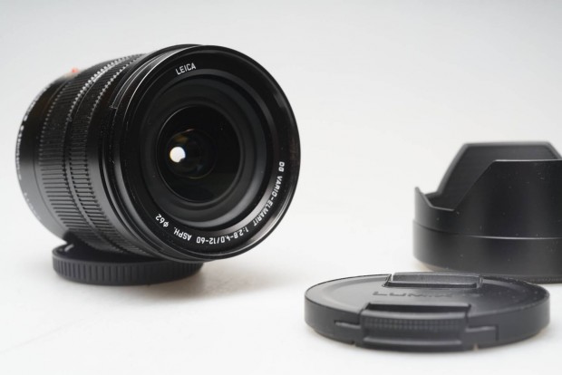 Lumix 12-60 mm f2.8-4 objektíc Micro 4/3 véggel.
