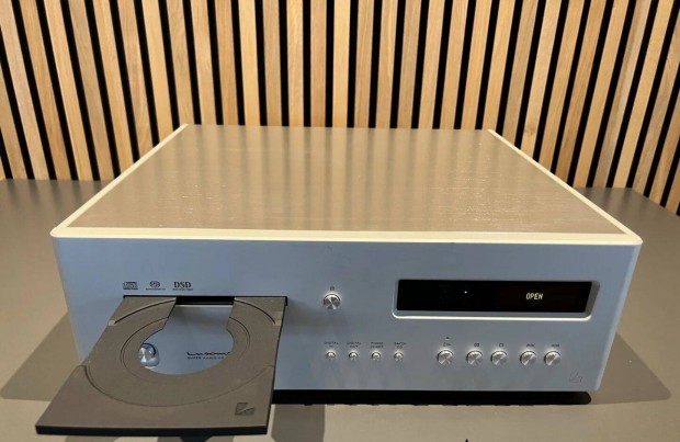 Luxman D-08U SACD player