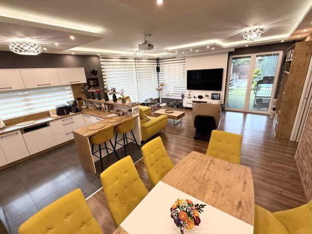 Luxus Ikerh�z Debrecen Csap�kertben Medenc�vel!