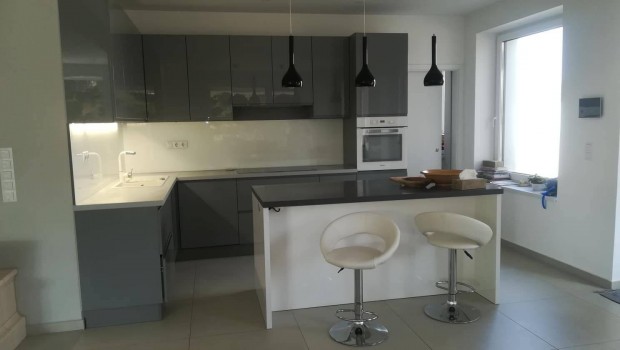 Luxus Napelemes Csal�di H�z S�st�hegy Frekvent�lt R�sz�n Elad�!