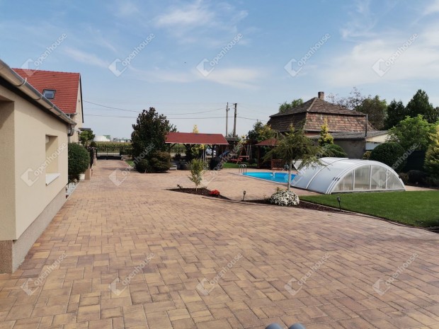 Luxus csal�di h�z Kom�rom.......