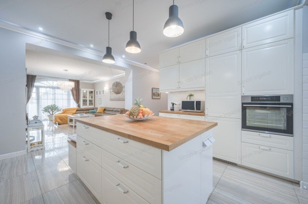 Luxus csal�di h�z az M5 aut�p�ly�hoz k�zel elad�