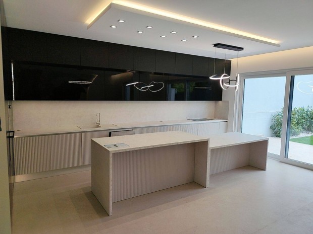 Luxus csal�di h�z elad� a belv�ros sz�v�ben azonnal k�lt�zhet�!