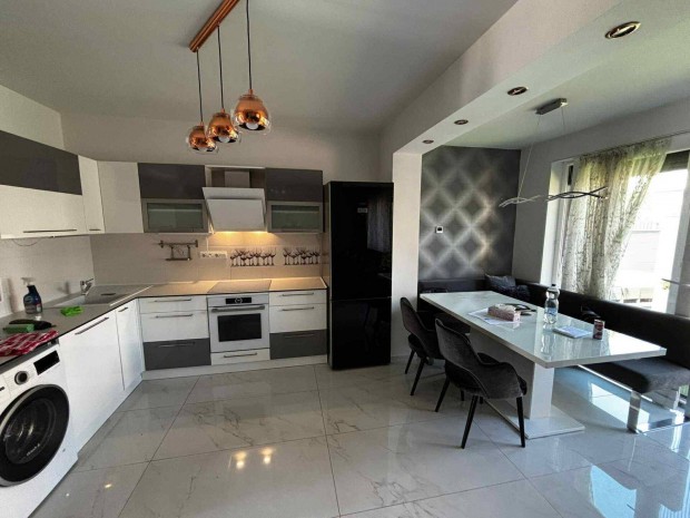 Luxus ikerh�z elad� a Hatvan utcai kertben!