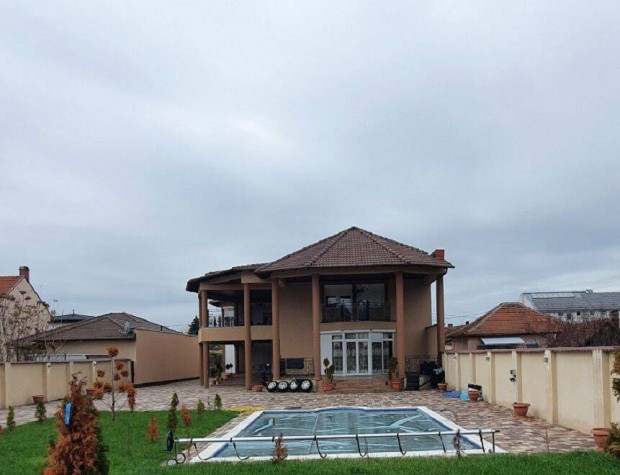 Luxus ingatlan elad�