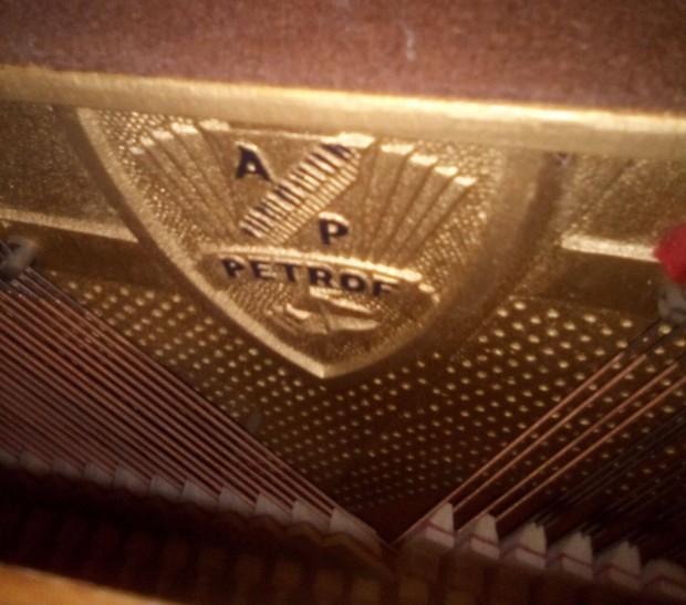 Luxus-kivitel pncltks fnyezett vilgmrks hangverseny piann 