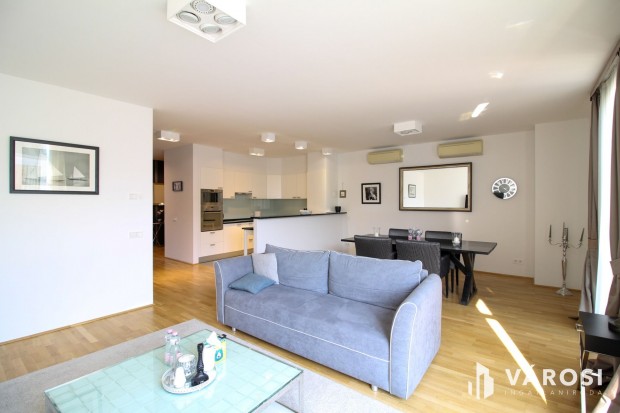 Luxus �vegkast�ly kiad� a L�nch�dn�l