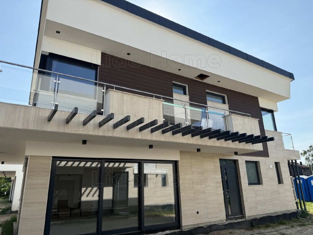 Luxusotthonok az Aranyparton a Balatont�l 100 m�terre!