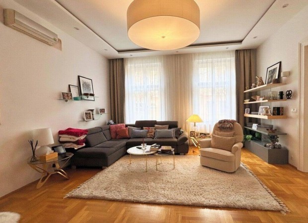 Luxusvilla priv�t wellness-szel Debrecen belv�ros�ban