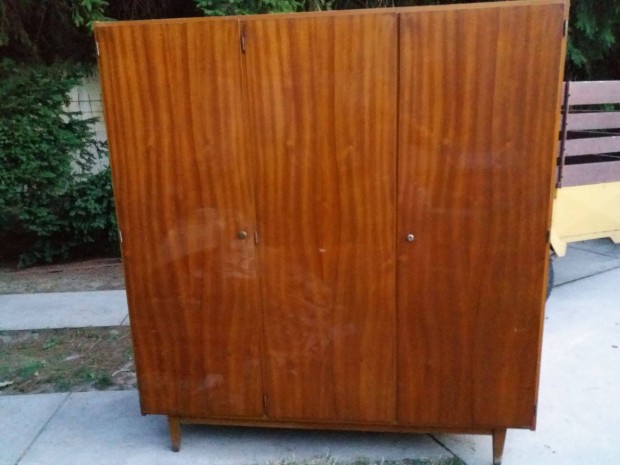 Lyon 3 ajtós szekrény eladó