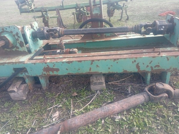 Lyuk f�r� oszlop f�r�