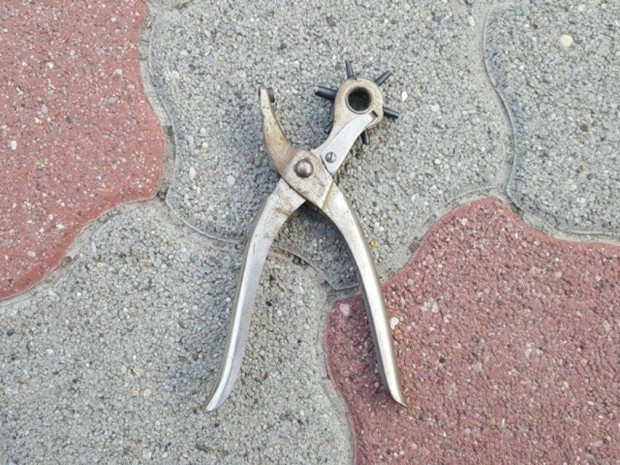 Lyukaszt� fog� t�bbf�le m�rethez r�gi darab