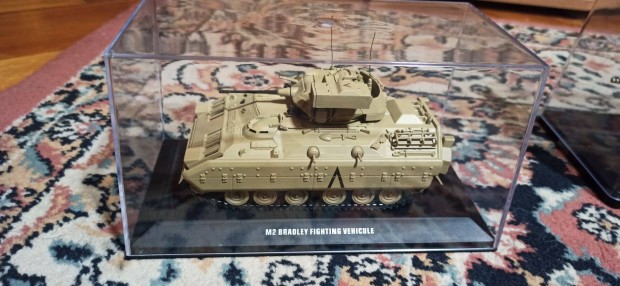 M2 Bradley Tank fmmodell, 1:50 mretben Fm! + Vitrin