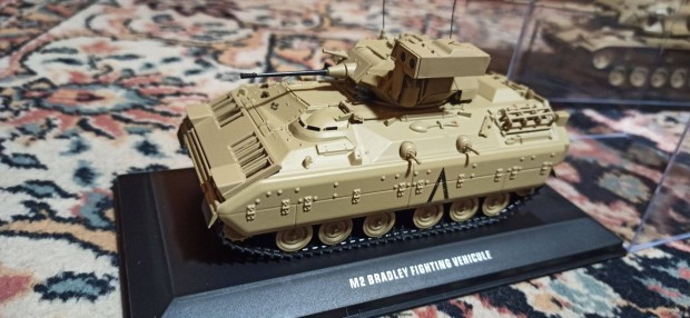 M2 Bradley Tank fmmodell, 1:50 mretben, Ritka szp rszletes+vitri