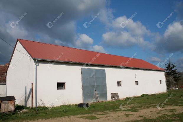 M86-os aut��t  k�zel�ben mez�gazdas�gi telephely elad�!