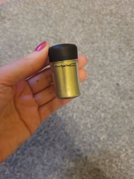 MAC pigment golden olive