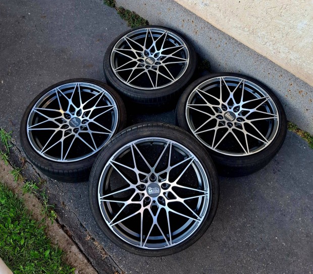 MAM B2 bicolour alufelni 19" 5x112 nyári gumival