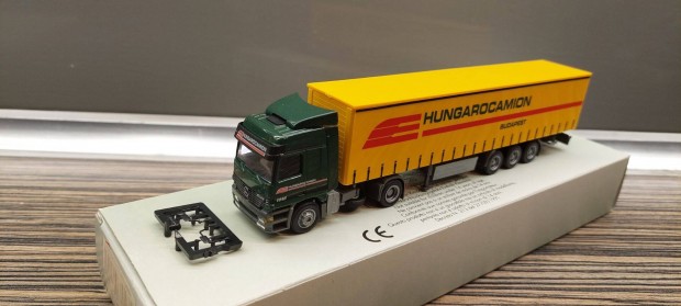 MB Actros Hungarocamion terepasztalra, vitrinbe, AWM H0 modell/makett