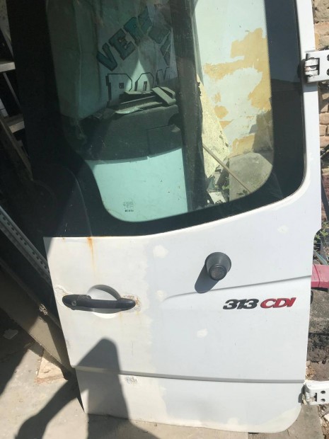 MB Sprinter h�ts� ajt� p�rban