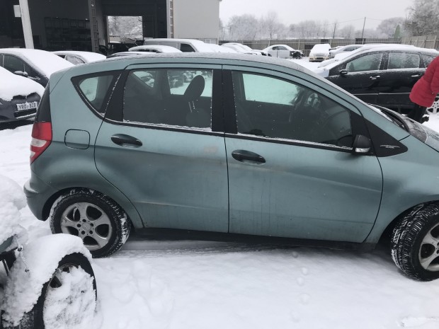 MERCEDES A W169 180 CDI BAL K, MANUAL elad