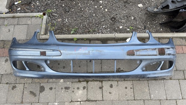 MERCEDES-BENZ E-OSZT W211 2002-2009 Első Lökhárító Enyhén sérült eladó