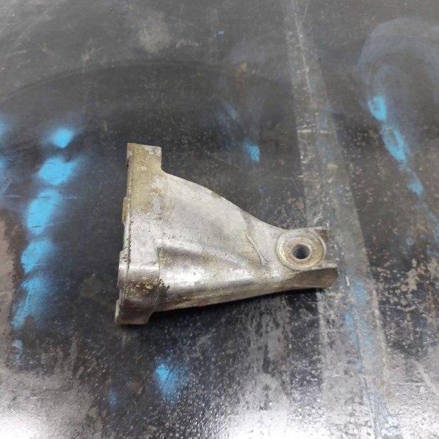 MERCEDES Benz SPRINTER 00 2.2 Motortart� bak motortart�bak konzol 1713