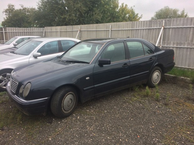 MERCEDES E W210 200 CDI BAL K, AUTOM elad
